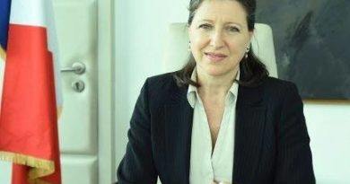 Agnès Buzyn dans son bureau en 2017