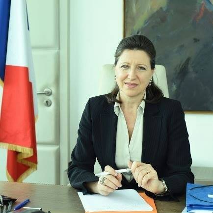 Agnès Buzyn dans son bureau en 2017