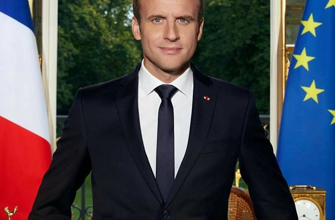 Portrait d'Emmanuel Macron dans son bureau à L'Elysée