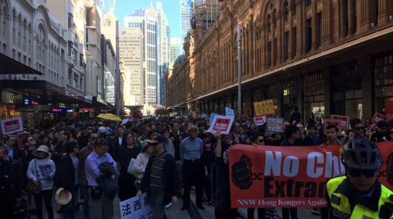 Des manifestants dans la rue à Hong Kong, le dimanche 9 juin 2019