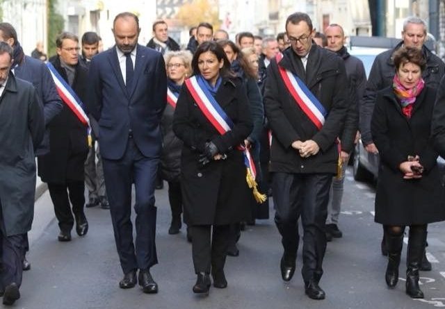 La Maire de Paris, Anne Hidalgo, en compagnie du Premier Ministre Edouard Philippe et d'autres Maires en novembre 2018