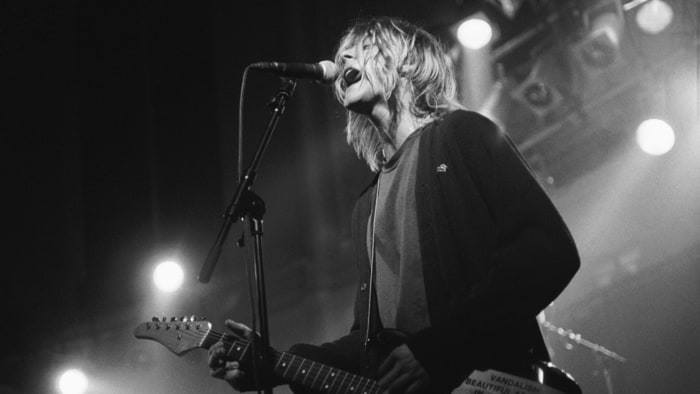 Kurt Cobain sur scèhe dans les années 1990