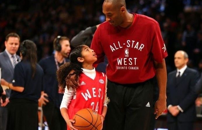 Gianna et Kobe Bryant lors d'un match de NBA.