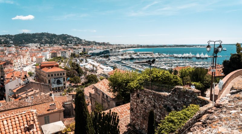 Cannes Bay, Cannes, France (Crédits : Unsplash).